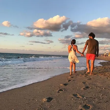 Lägenhet Relax Due Passi Dal Mare